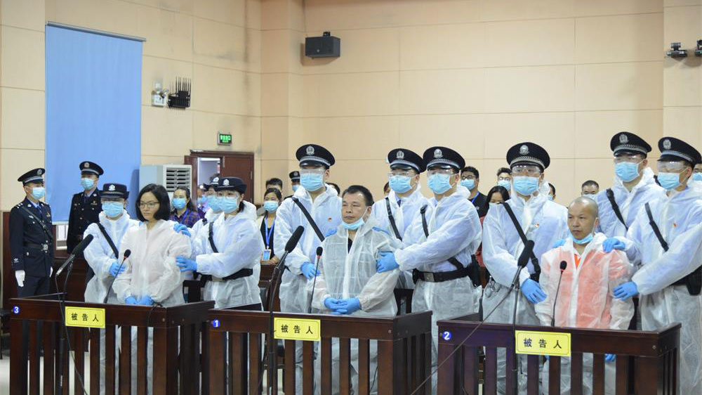 宣判现场,陈杰人(中)。.jpg 宣判现场,陈杰人(中)。.jpg